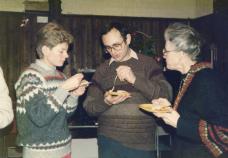 2017-12-16 13:13:02 Fr:Helen Simmonds, Anthony Gimpel, Marjorie McEwan Reid. Dec 1985 Sq:4161313025